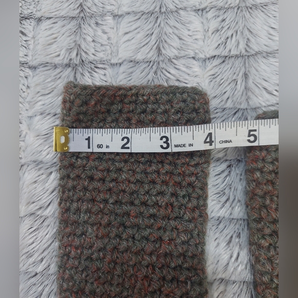 Crocheted half gloves / wrist covers - Picture 4 of 5